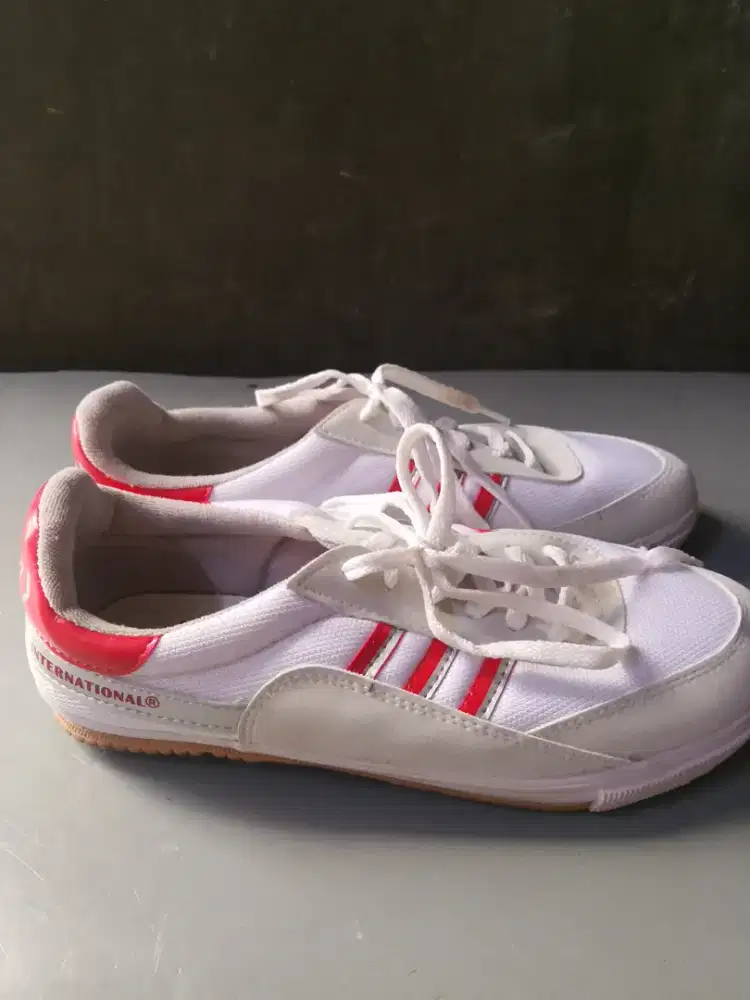 jual sepatu masih baru