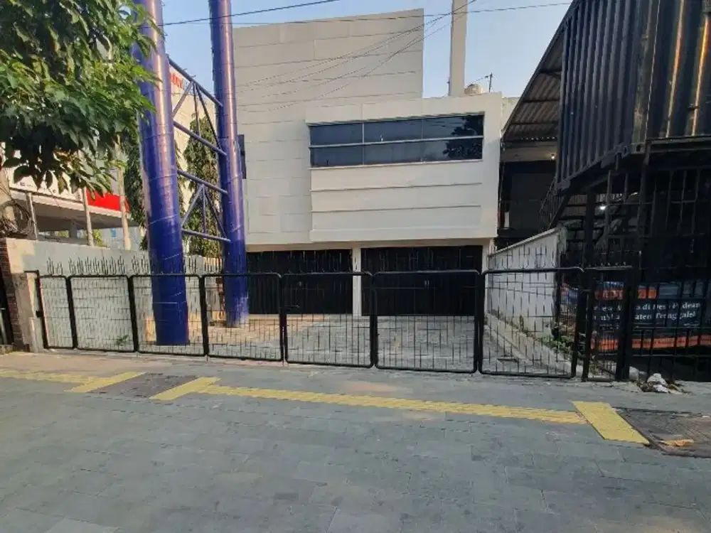 Disewakan 2 Ruko jadi 1 di Jalan Mayjen Sungkono Surabaya