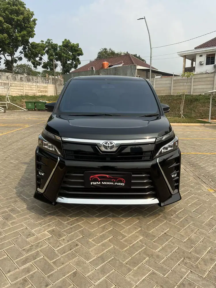 Toyota voxy 2.0 AT 2021 hitam, josjis, murmer