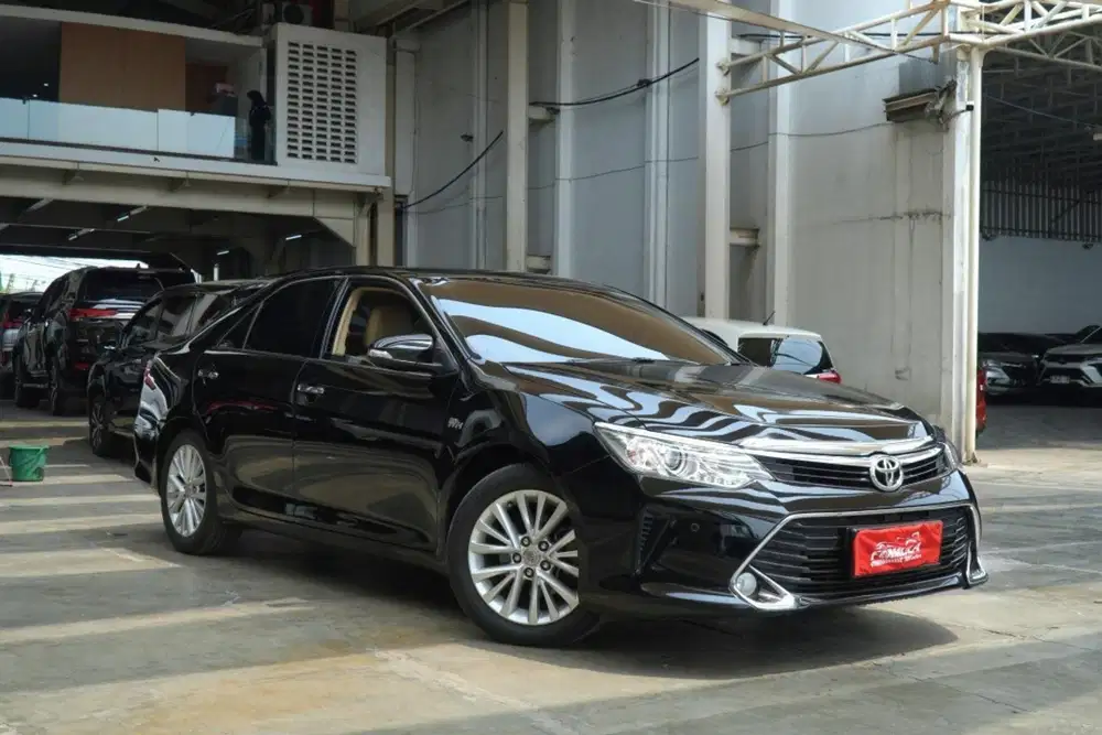 Toyota Camry V AT 2018 Hitam
