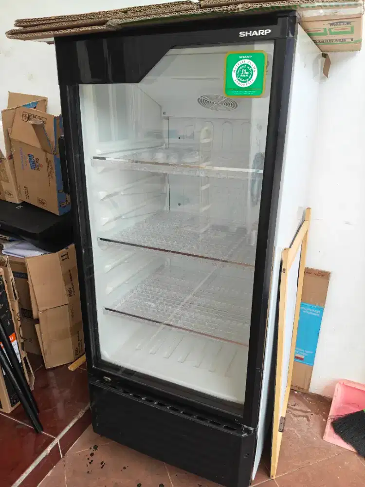 Showcase SHARP Display Minuman