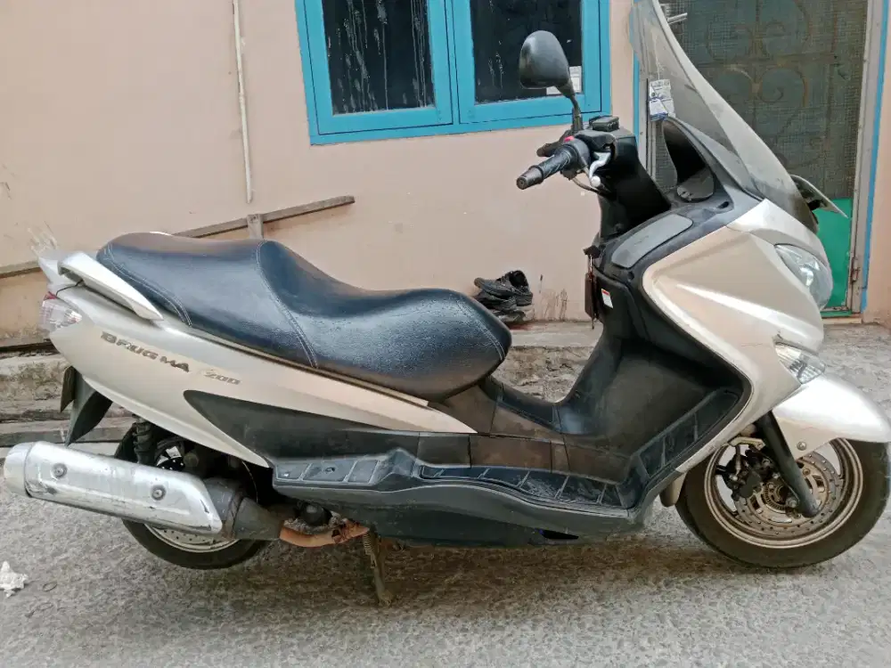 Suzuki Burgman ABS 200CC Tahun 2015 Mesin Halus Siap tancap Gass