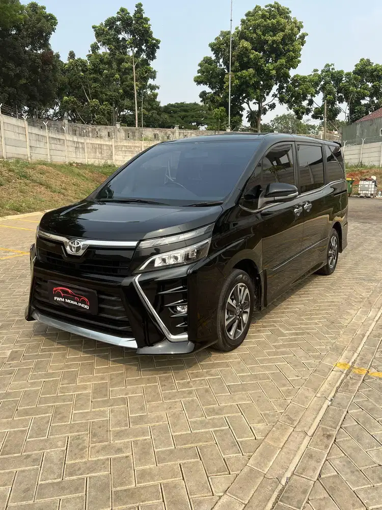 Toyota voxy 2.0 AT 2021 hitam, nyaman, terawat,mulus