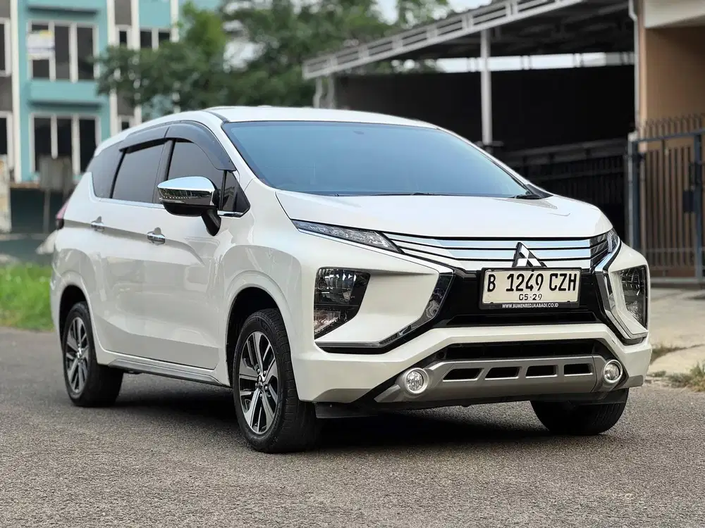 Xpander Ultimate AT Putih Metalik 2019