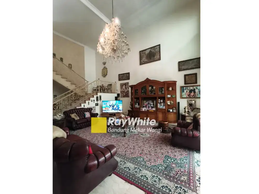 DIJUAL RUMAH CLASSIC LUXURY 2 LANTAI SETRADUTA BANDUNG