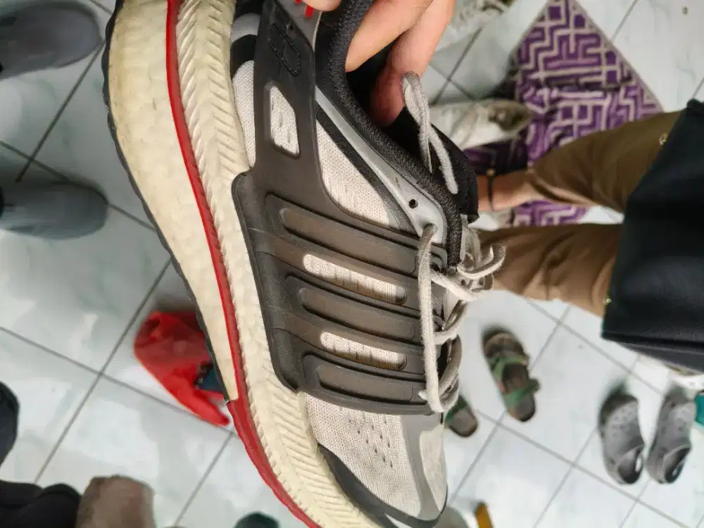 Sepatu sneakers Adidas original uk 42