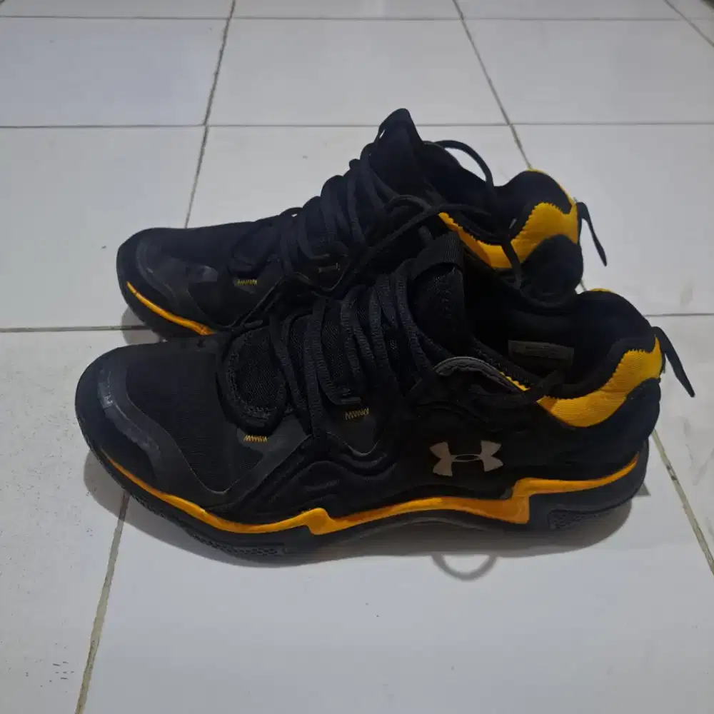 Sepatu under armour second ori size 43