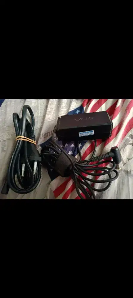 Dijual Adaptor Sony Vaio VGN P Series 8 inch Original Collector Item.