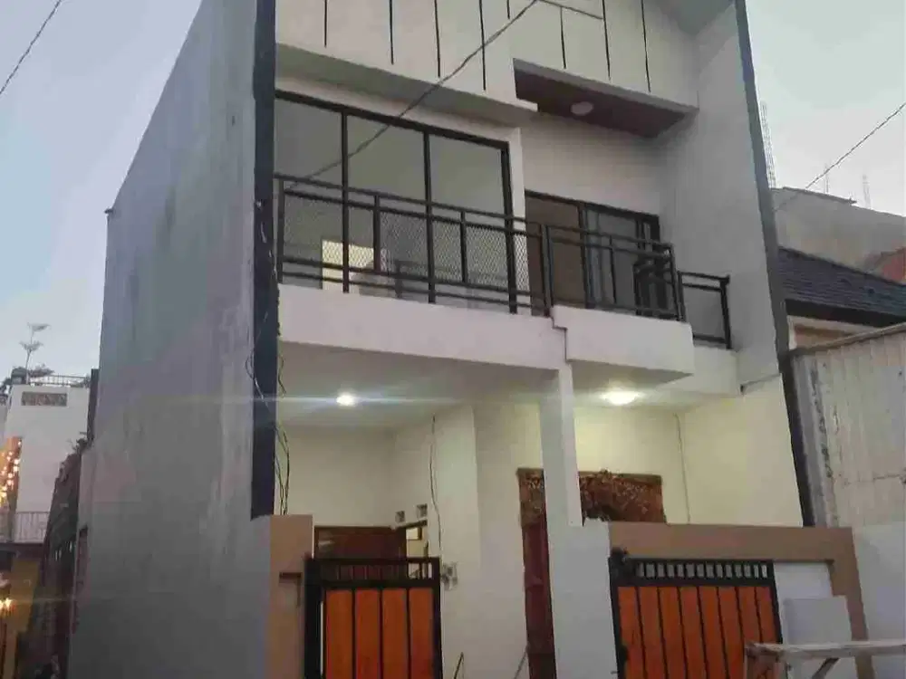 Disewakan Rumah Kosongan 2 Lantai. Untuk sewa tahunan.