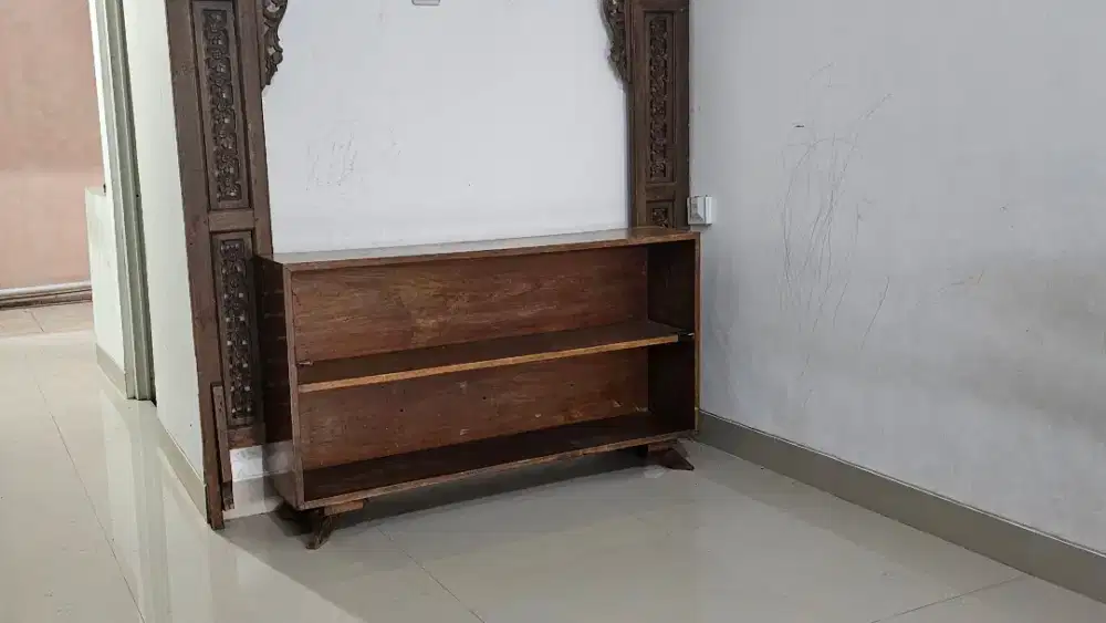 Rak sepatu Jati 2 tingkat.