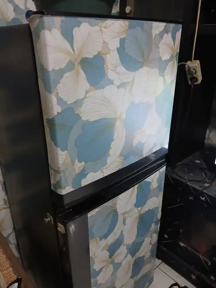 Kulkas 2 pintu merek sharp