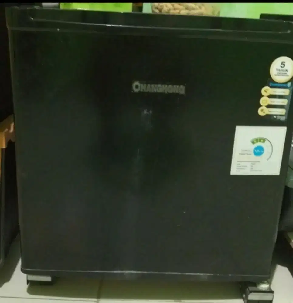 Preloved Kulkas Changhong Minibar 50L