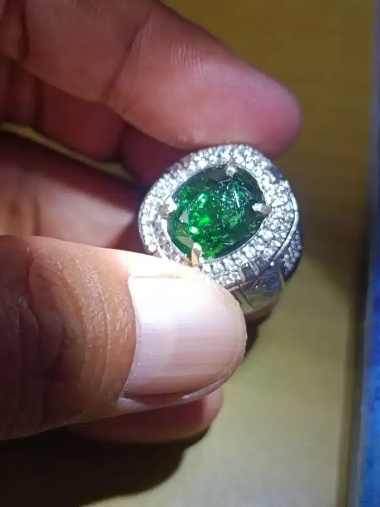 Batu permata stavorit garnet 4crt