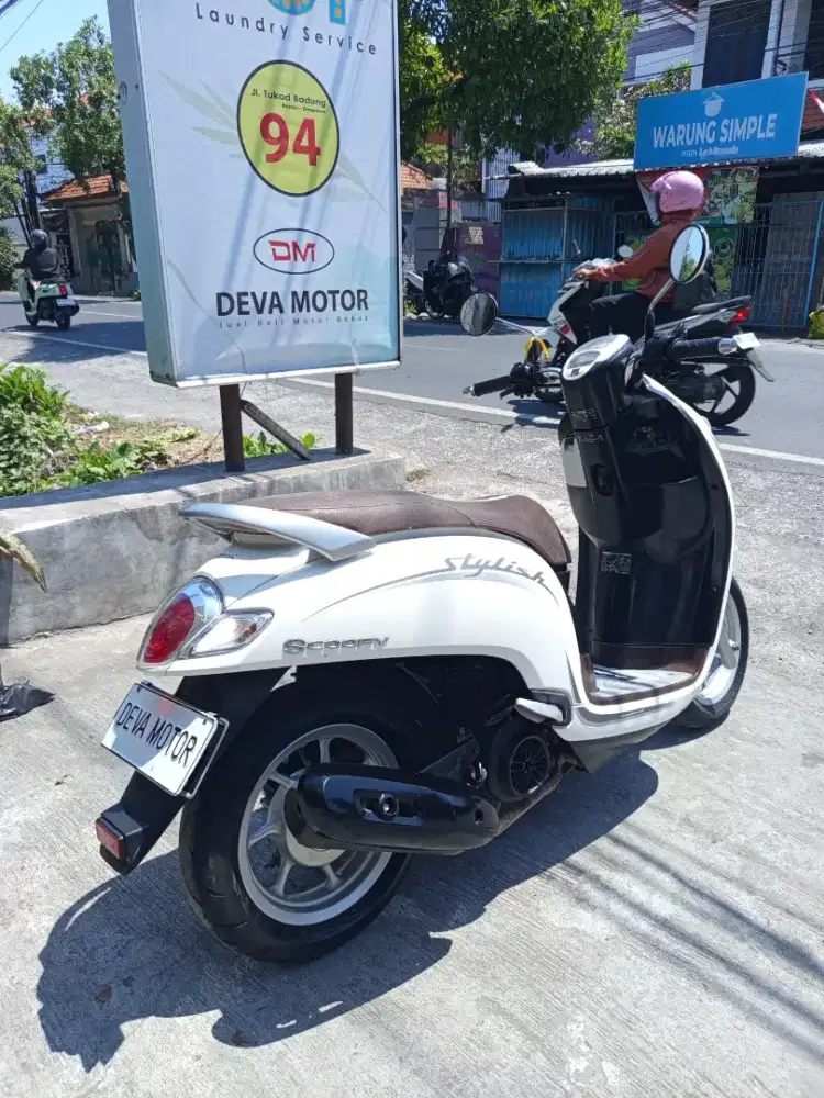 Scoopy 2019 putih Deva motor