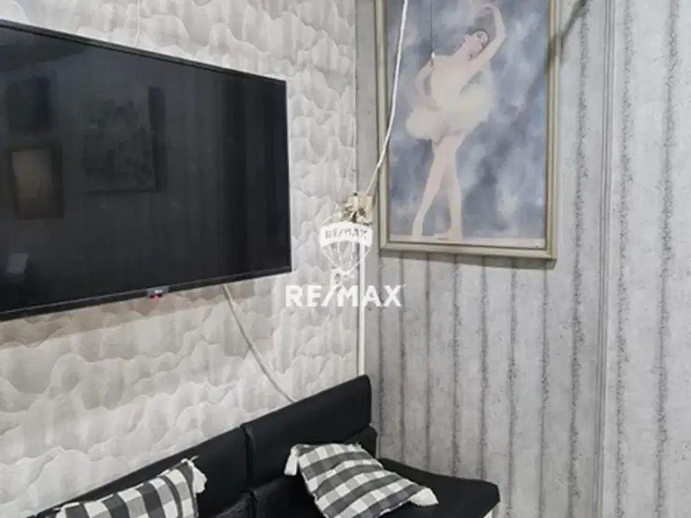 DIJUAL RUMAH 3 LANTAI SIAP HUNI DI DAEAH TAMAN PALEM LESTARI JAKARTA BARAT