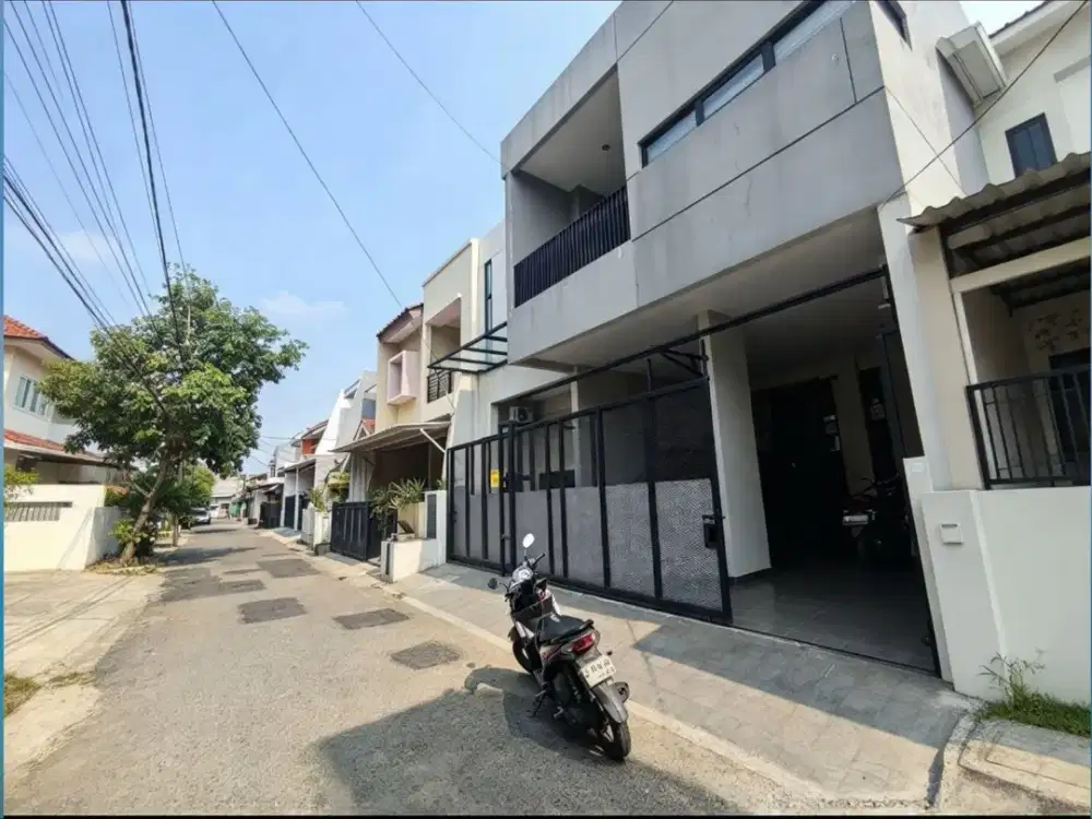 Rumah Dijual di Rawamangun Jakarta Timur 2,5 Lantai, LT 135 m²