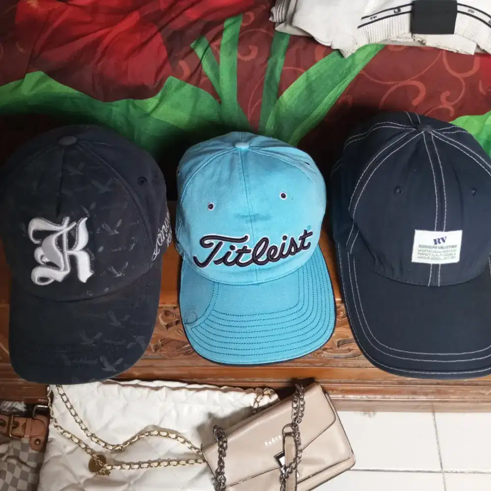 Dijual cepat borongan tiga topi Unisex