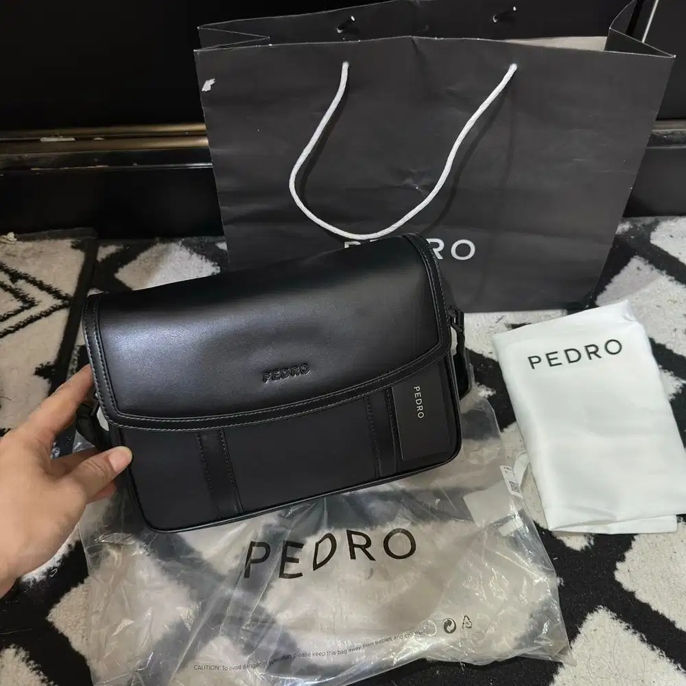 Pedro Tas Messenger Duncan Black Selempang Crossbody Pria