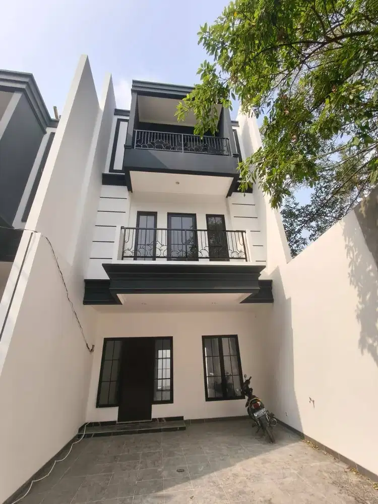 DIJUAL RUMAH 3 LANTAI DAERAH STRATEGIS JAKARTA SELATAN