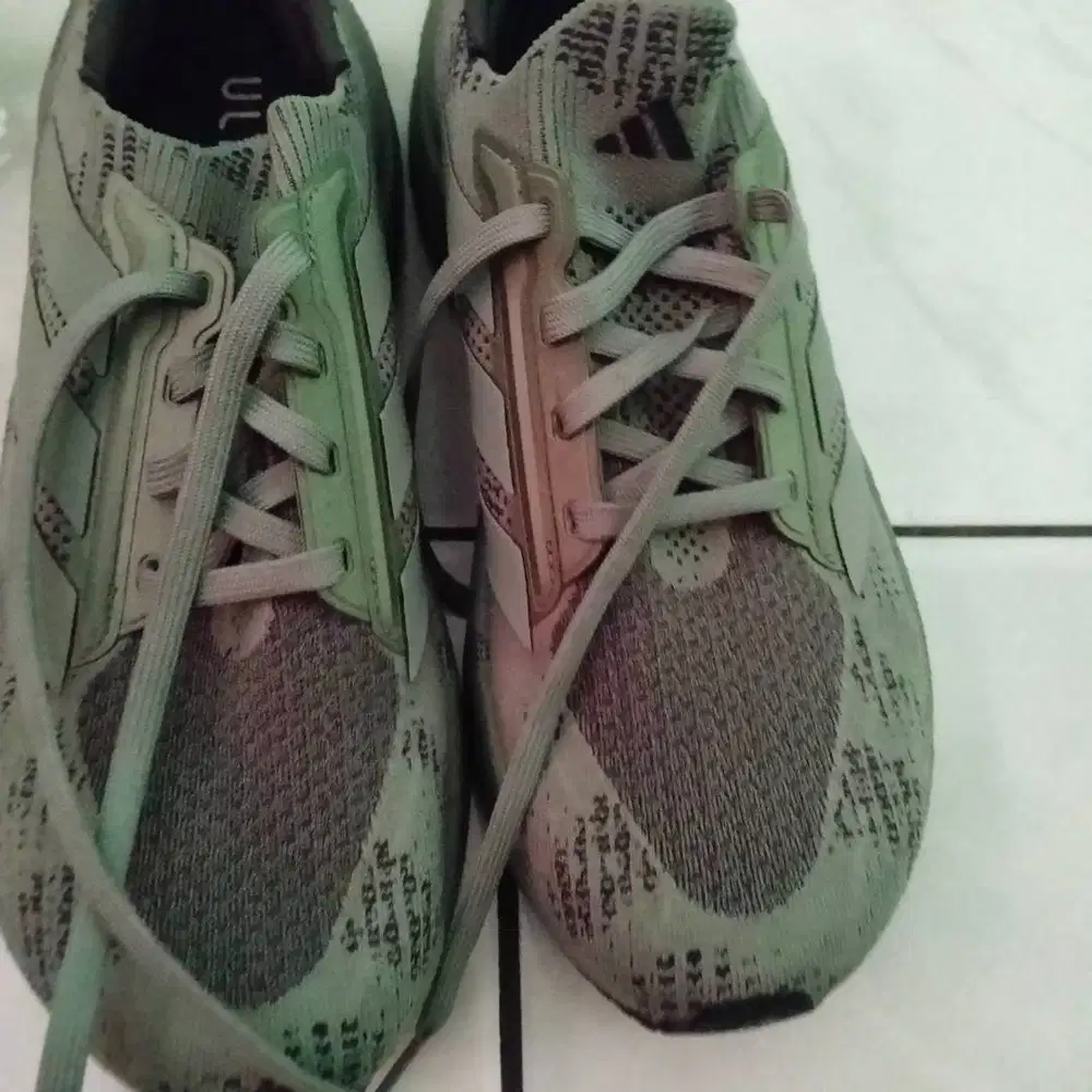 Adidas ultraboos size 42