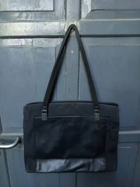 Tas Tote Bally Nylon Leather Made in Italy Hitam Sleek Premium (Ori)