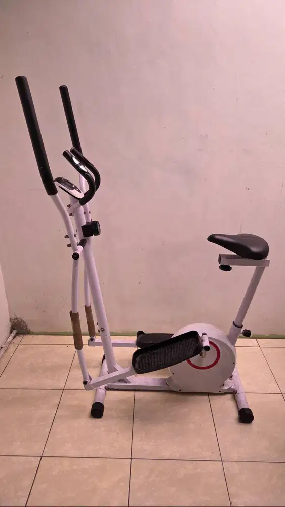 Sepeda statis merk DIVO / Ellptical Trainer / Exercise Bike