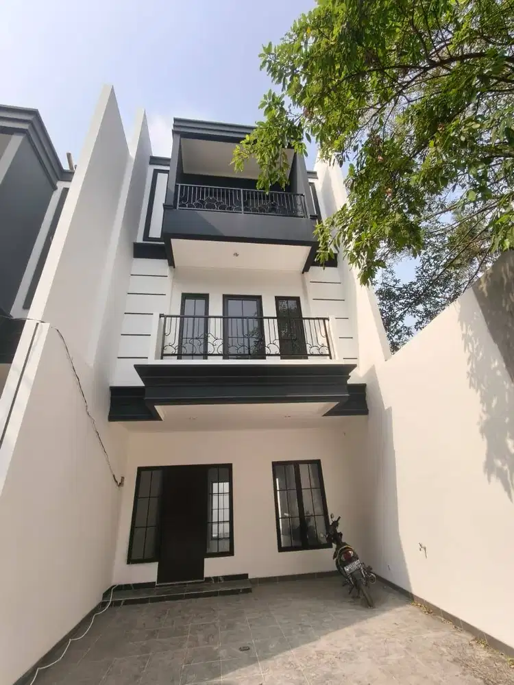 DIJUAL RUMAH 3 LANTAI, PINGGIR JALAN, KEMANG JAKARTA SELATAN