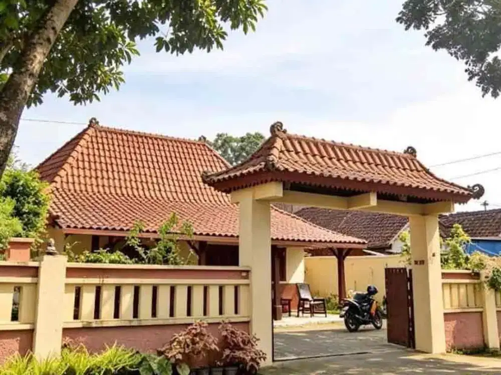 Disewakan rumah konsep joglo dekat Mall SCH