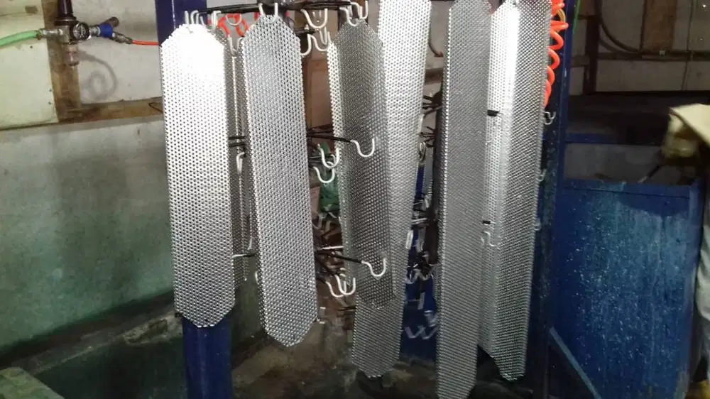 OPERATOR PRODUKSI PENCELUPAN LOGAM