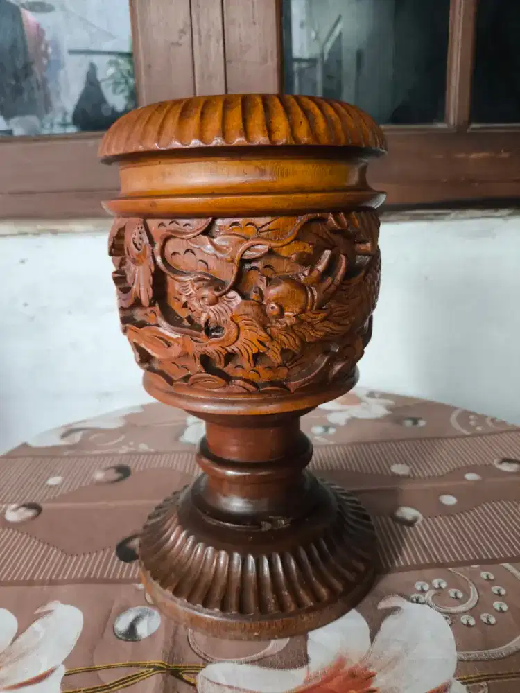 Vas/Guci Kayu Ukiran Naga