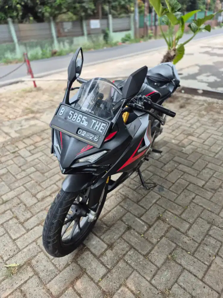 Honda cbr 150R new tahun 2021 surat lengkap KM low