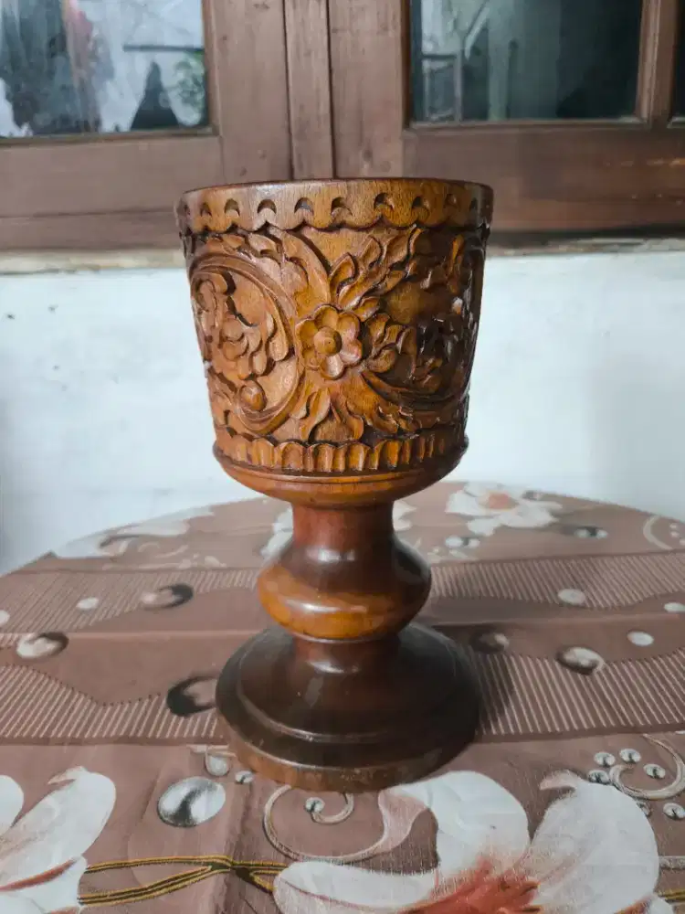 Vas Piala Kayu Ukiran Bunga