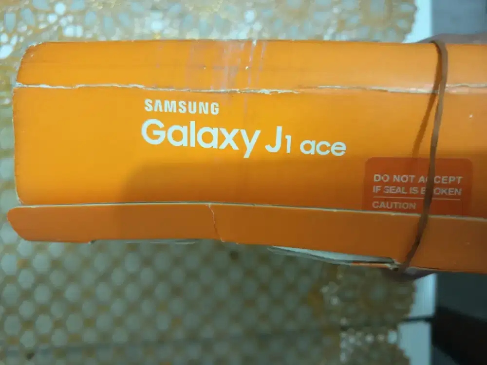 Dijual Samsung j1 ace rusak mati total lengkap sama dus