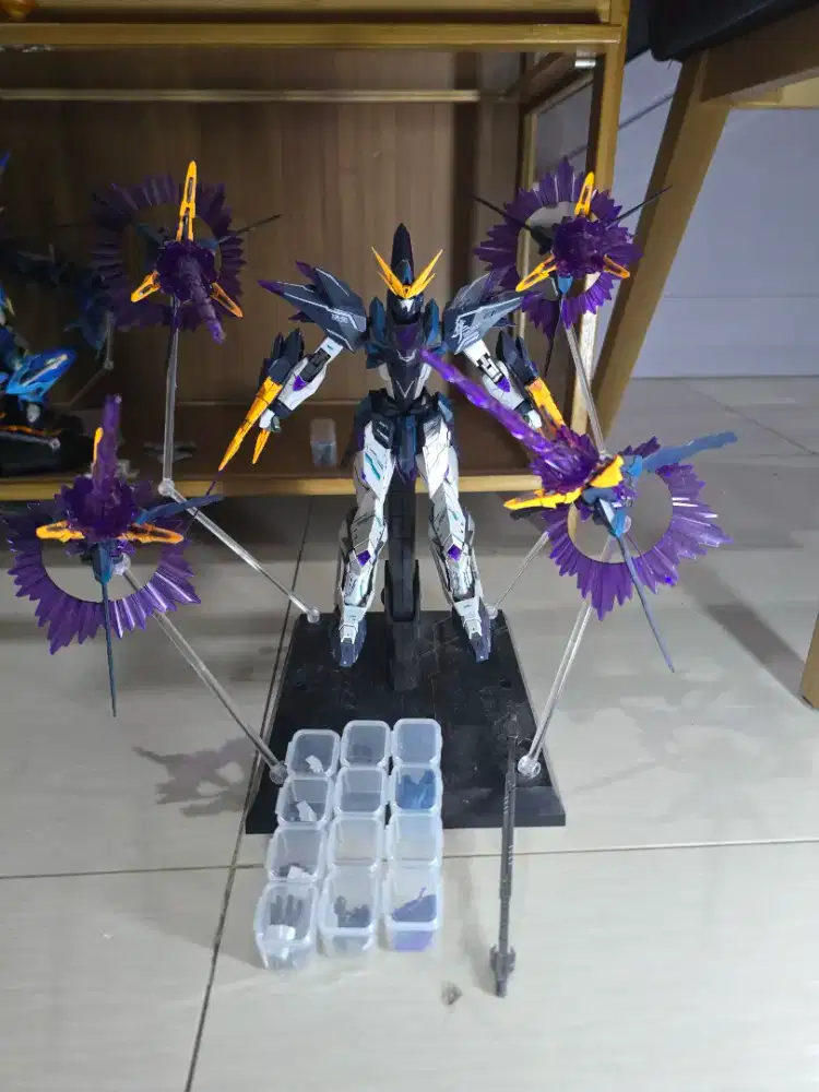WTS Hunting Falcon MG 1/100 Supernova XH-01