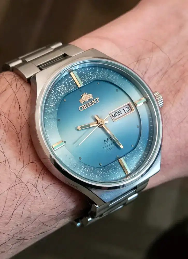 RARE Vintage 1970's Orient Crystal Galaxy Blue Sky Original!