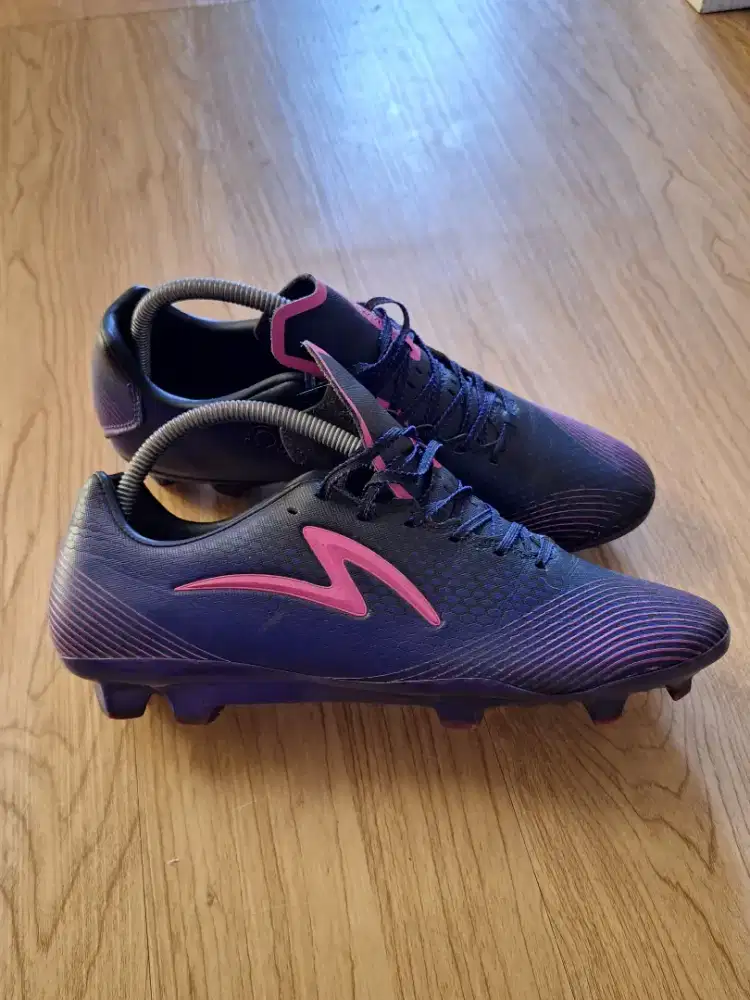 Sepatu Bola Specs