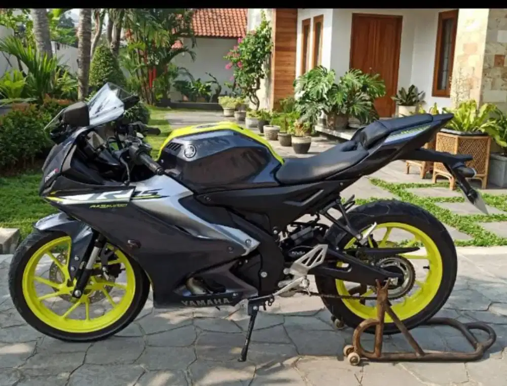 Jual yzf R15 km.5000 kondsi istimewa.085946646811