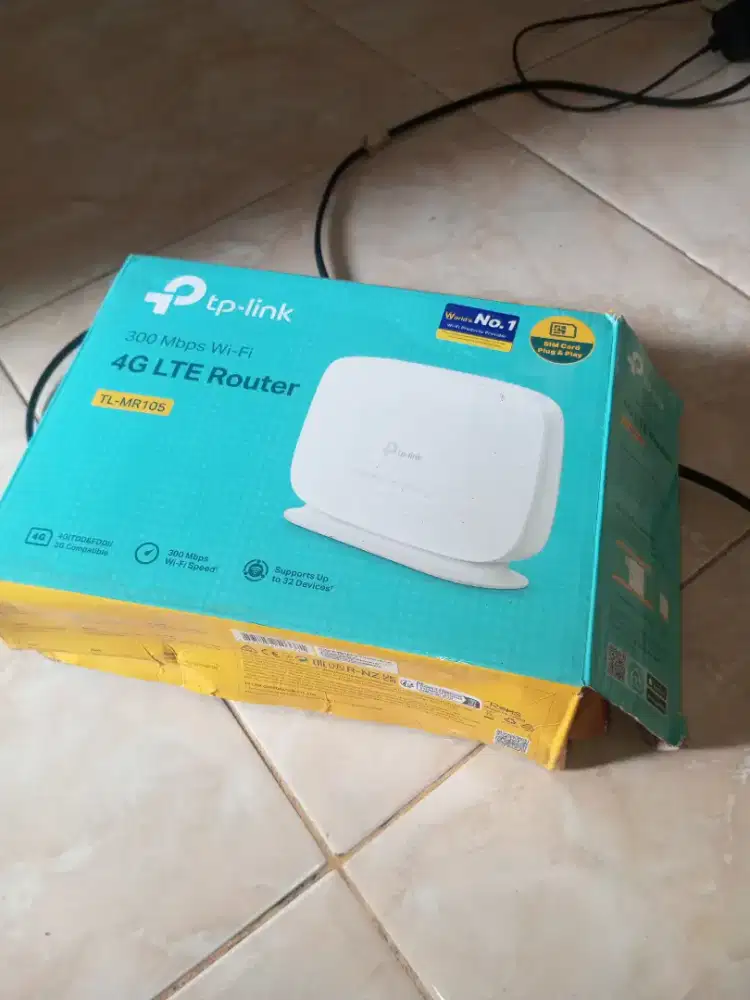 TP-Link TL-MR105 300 Mbps Wireless N 4G LTE Router.