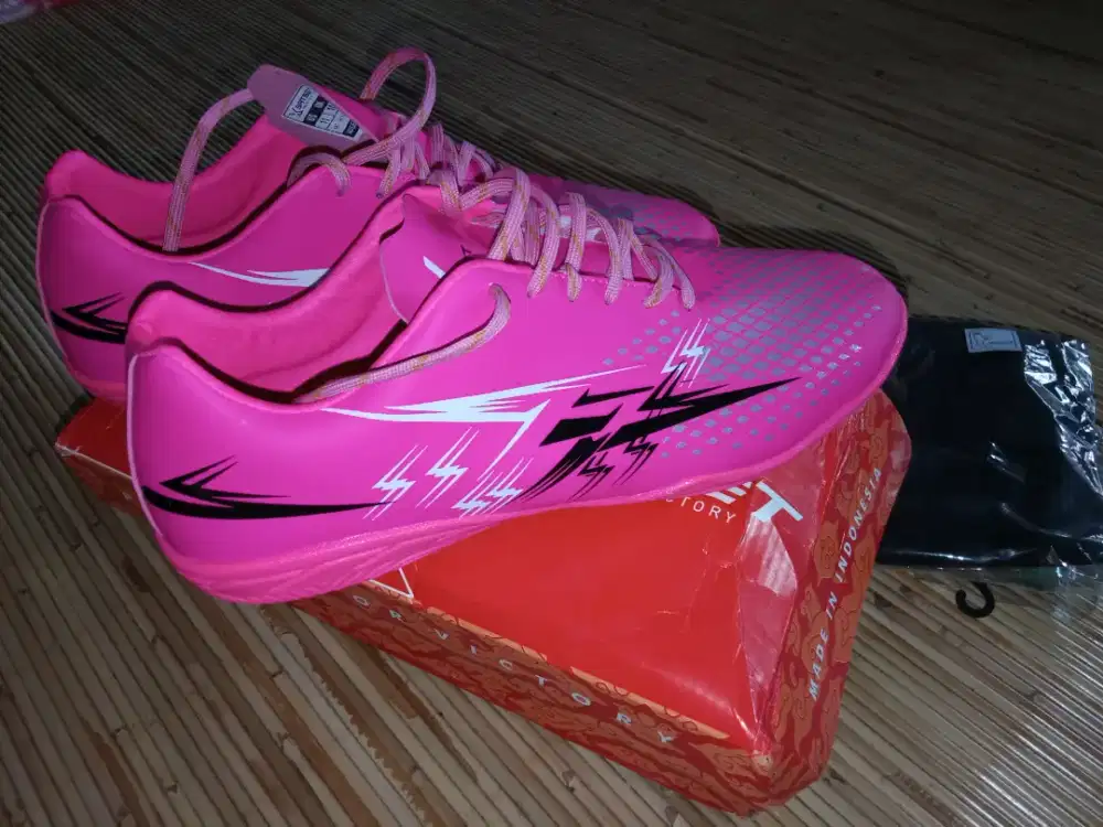 sepatu futsal size 43