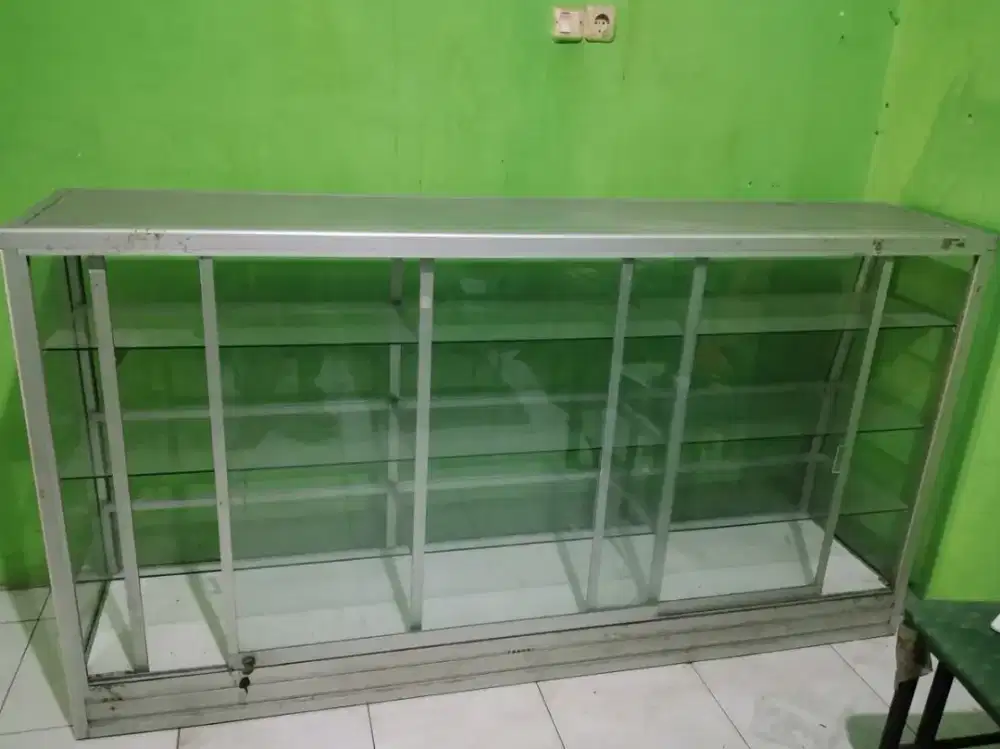 Lemari aluminium buat jualan