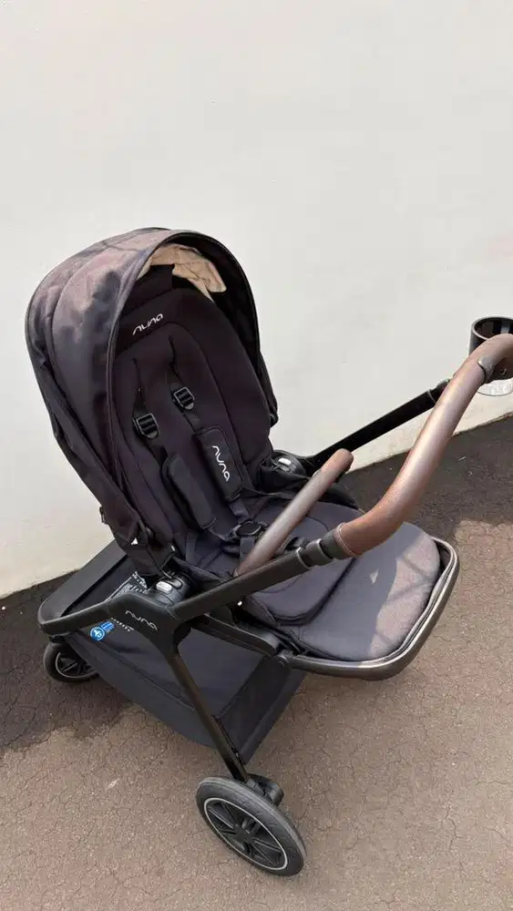 Nuna Triv stroller caviar