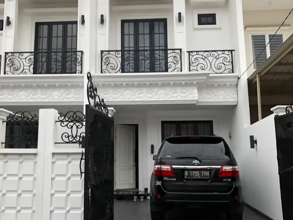 RUMAH AMERICAN CLASSIC FULL FURNISH DI KOMPLEK DUTA GARDEN TANGERANG