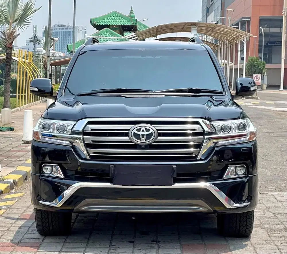 TOYOTA LAND CRUISER VX-R 200 4x4 Nik 2017 Hitam