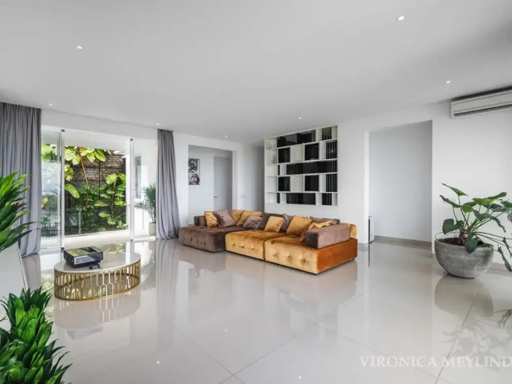 WHITE HOUSE VILLA FOR SALE – UNGASAN, BALI.