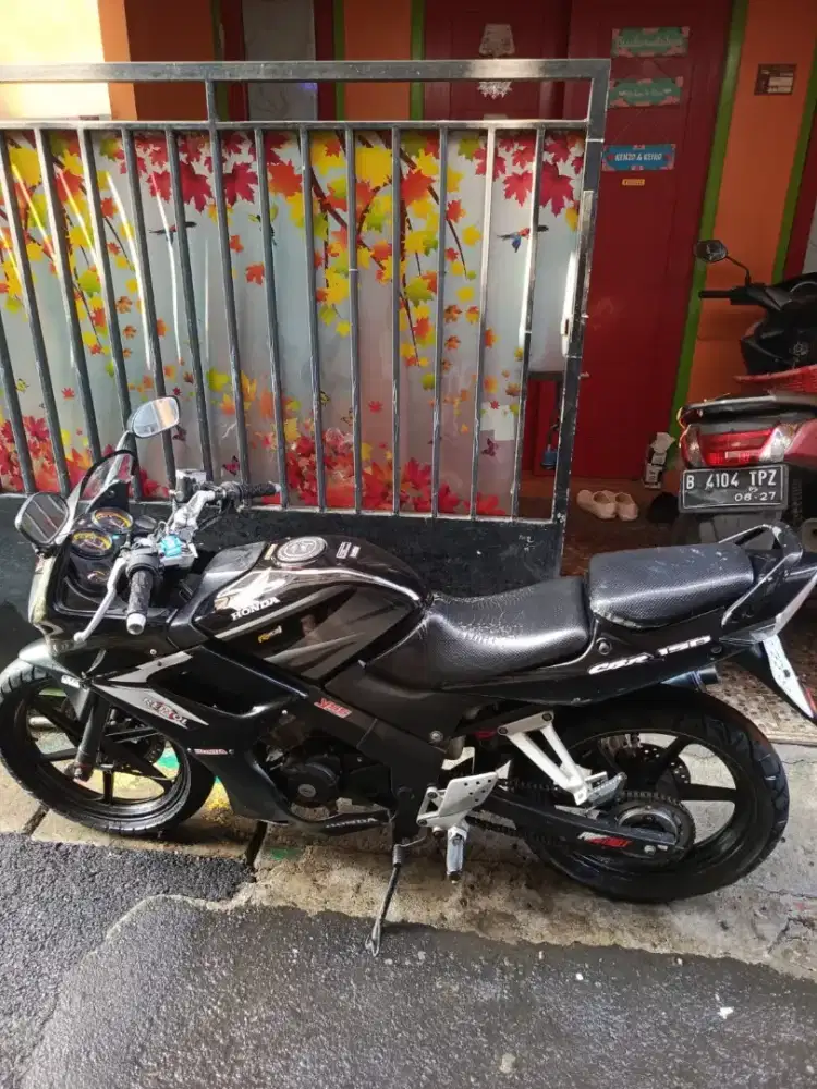 Honda CBR OLD 2010 Hitam
