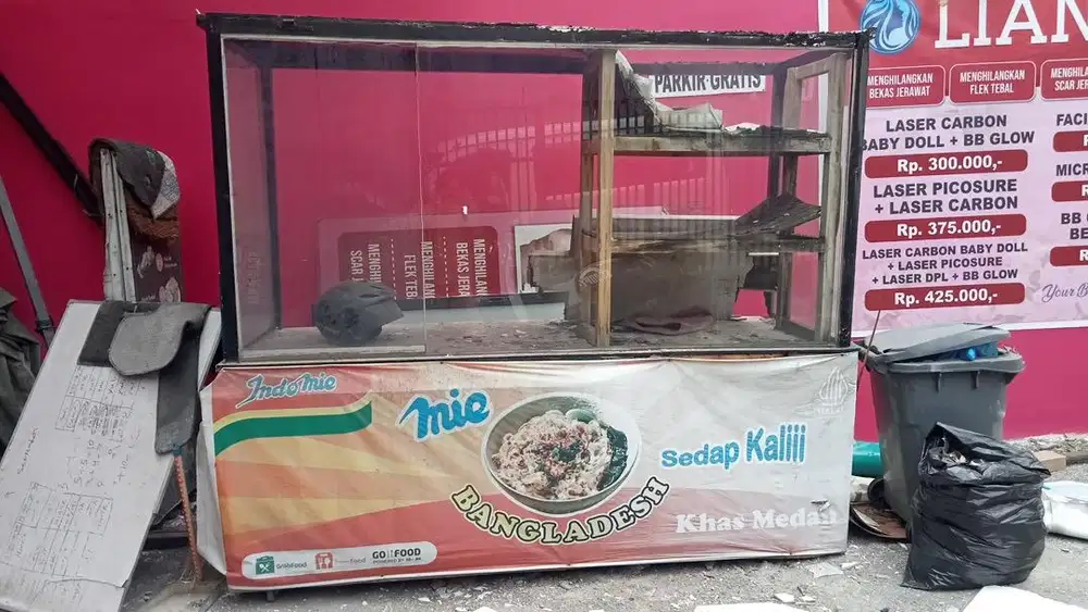 Gerobak gratis ambil di jl raya condet samping mie gacoan