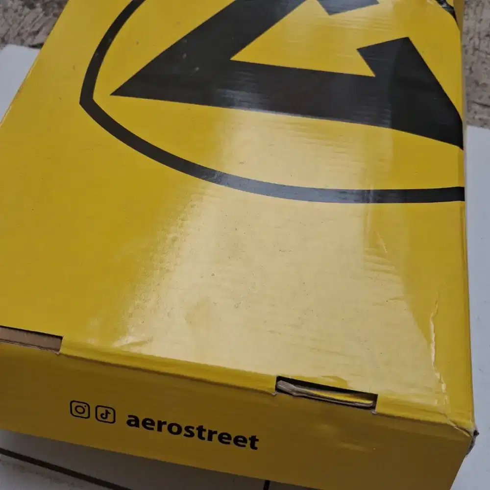 Sepatu aerostreet