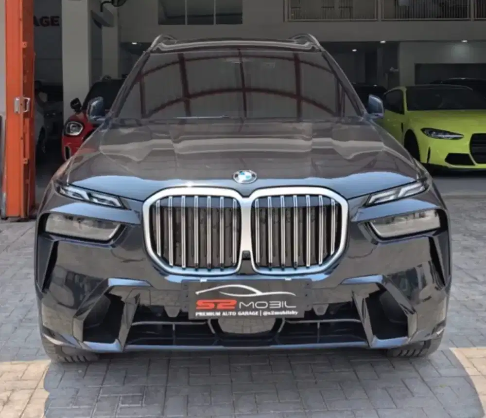 BMW X7 xDrive40i M Sport AT 2023 Hitam
