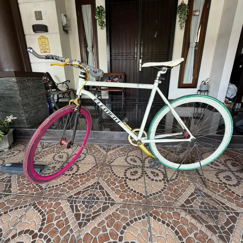 Sepeda fixie Element