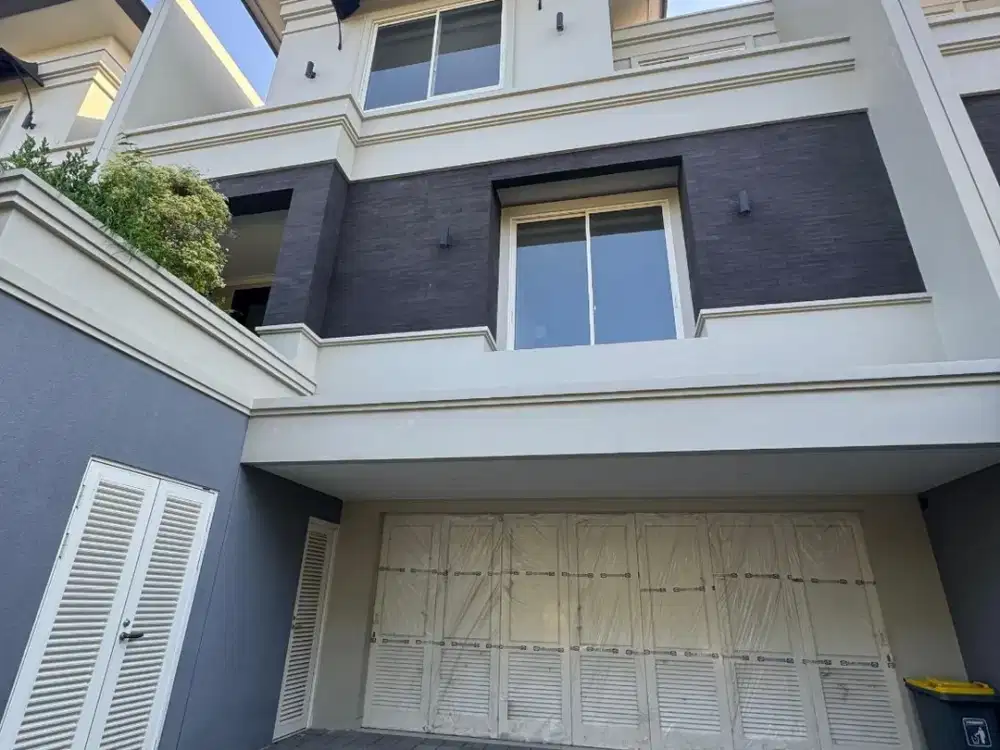 *Unit Langka*Baru Gress 3 Lantai Rumah Grand Peninsula_belum Pernah Ditempati_row 3 Mobil Lega